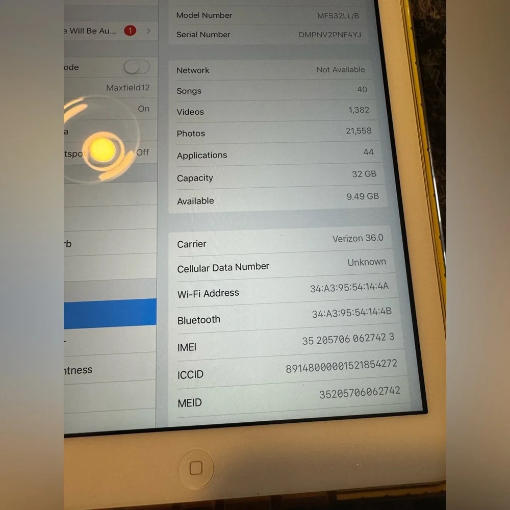 White IPad Air 256GB Cellular capabilities works great